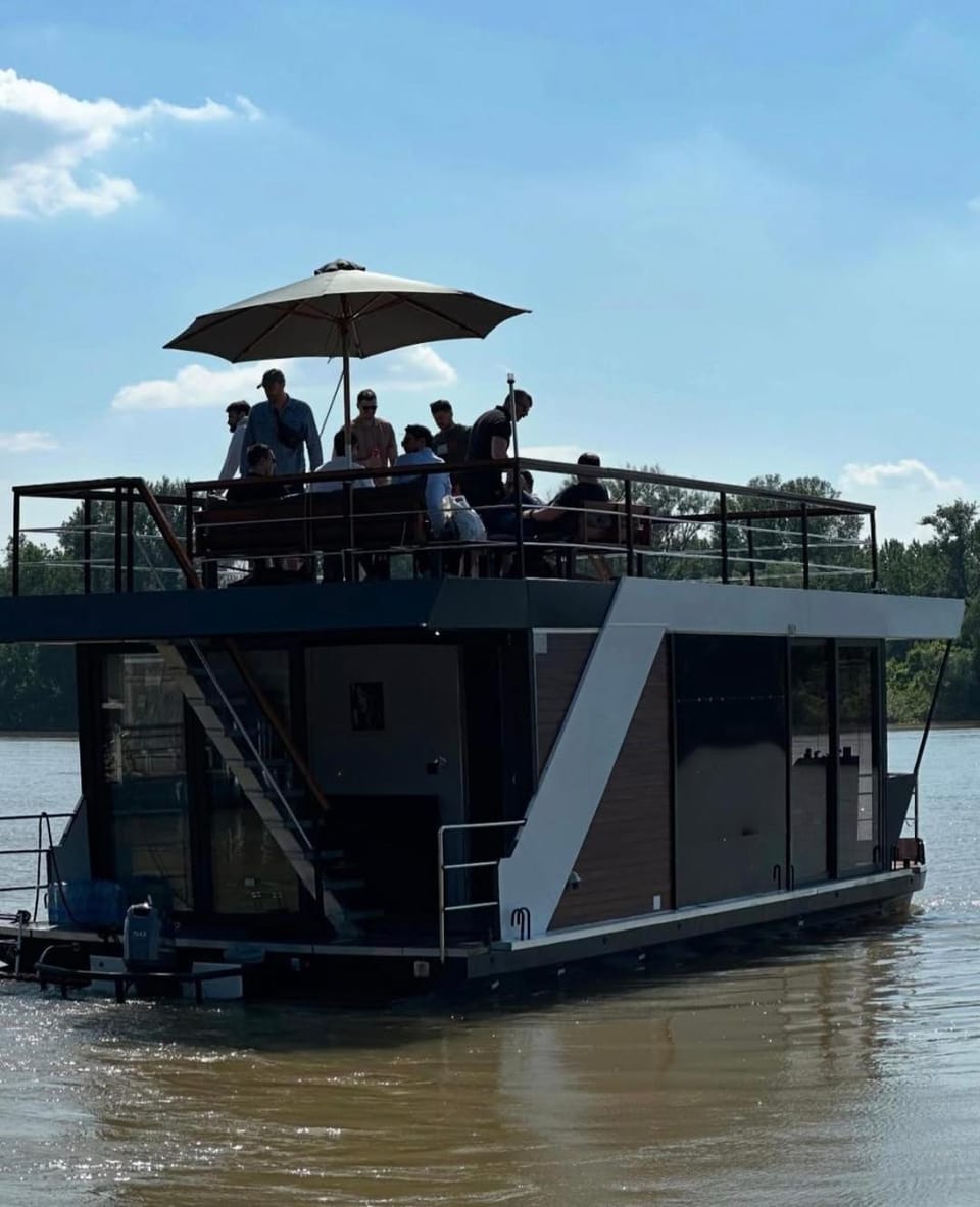 Apart Houseboat Apartment in Belgrade
