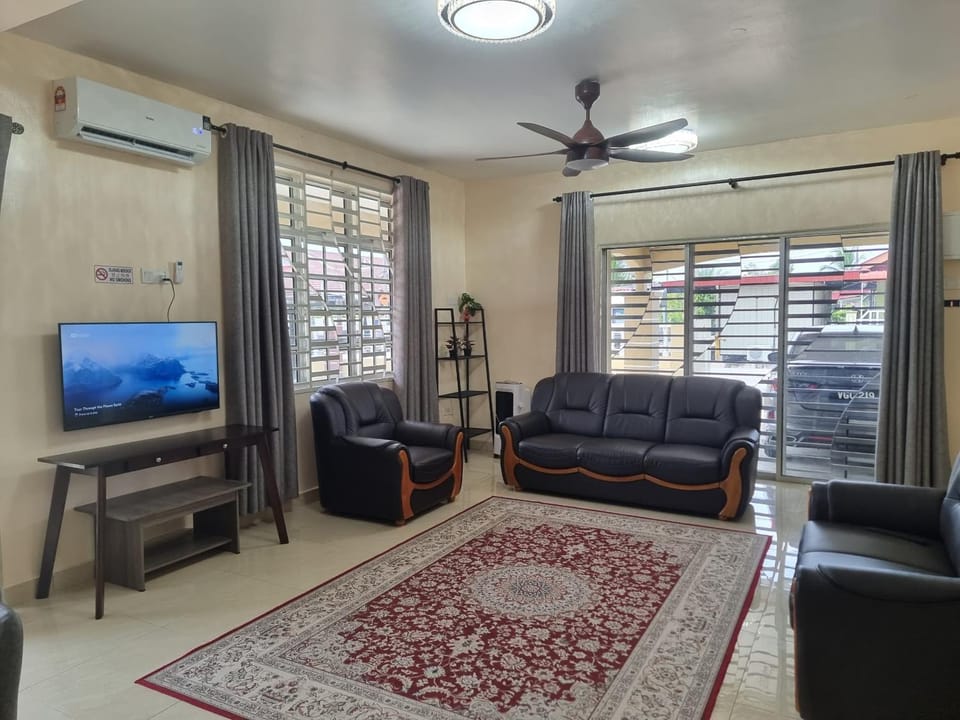 Communal lounge/ TV room, TV and multimedia, Living room, Seating area
