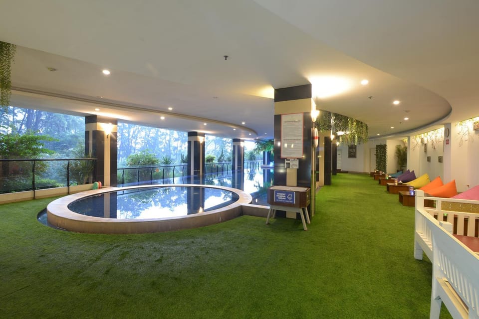Pool view, Swimming pool