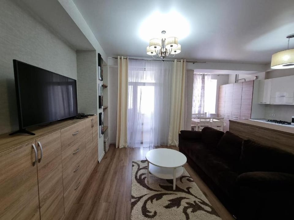 Communal lounge/ TV room, TV and multimedia, Kitchen or kitchenette, Living room, Seating area, Evening entertainment