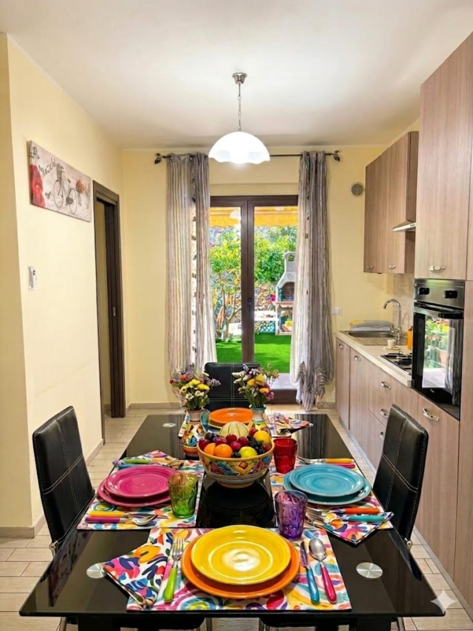Kitchen or kitchenette, Living room, Food and drinks, oven, stove