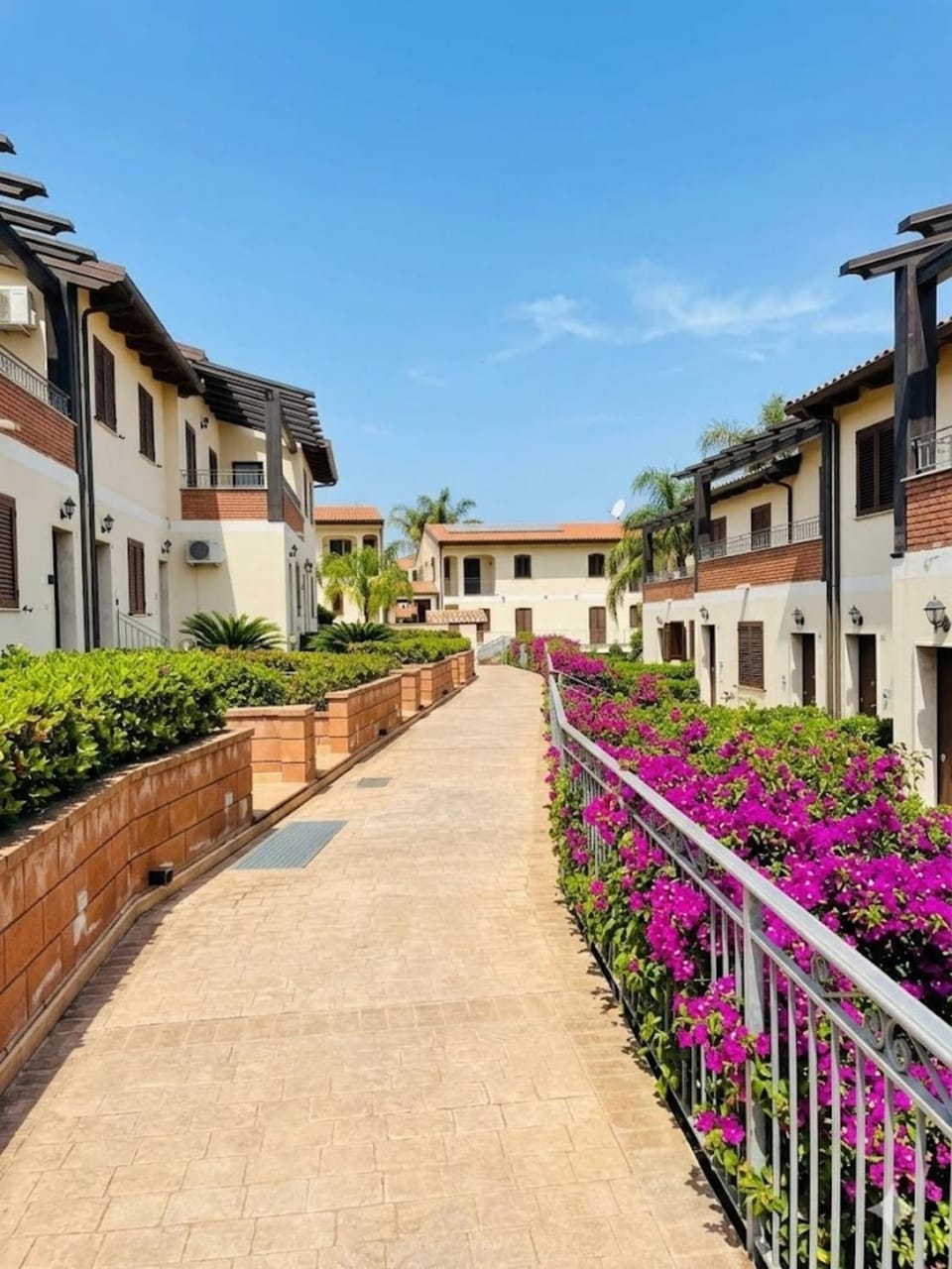 Property building, Decorative detail, Inner courtyard view