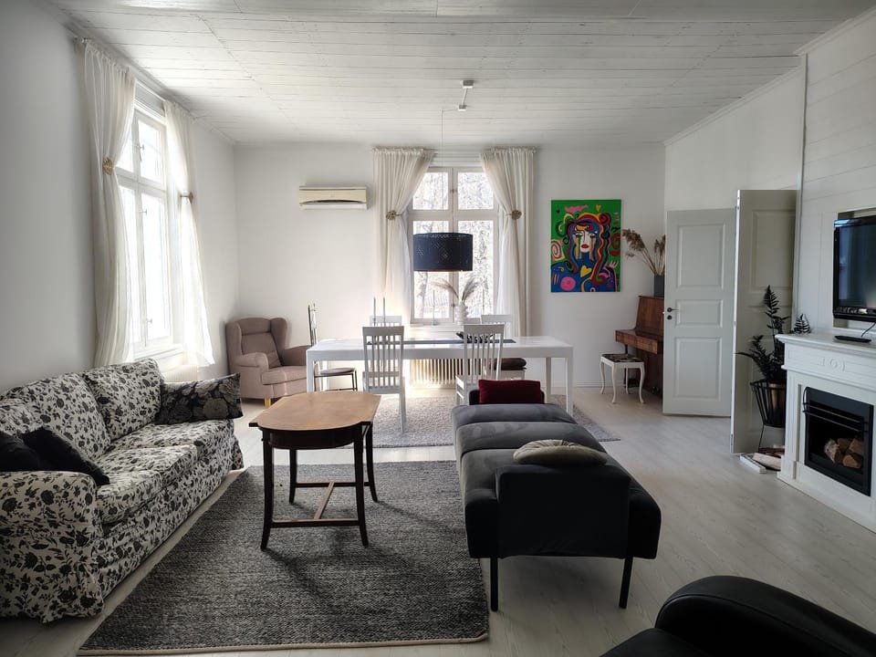 Communal lounge/ TV room, Living room, Evening entertainment