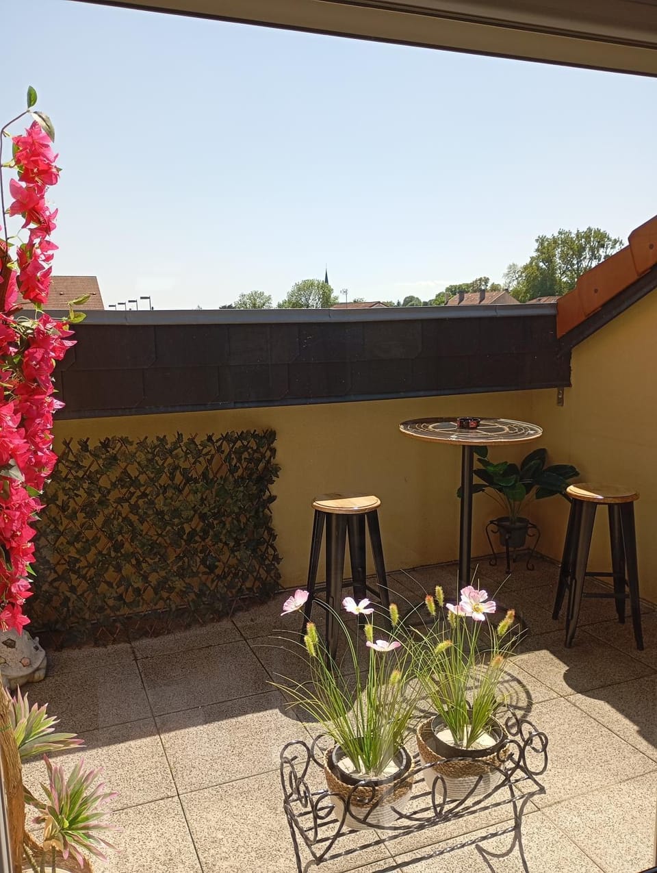 View (from property/room), Balcony/Terrace, Dining area