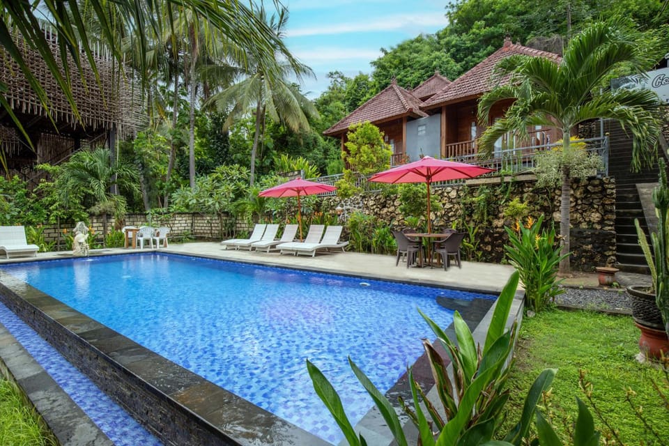 Swimming pool, sunbed