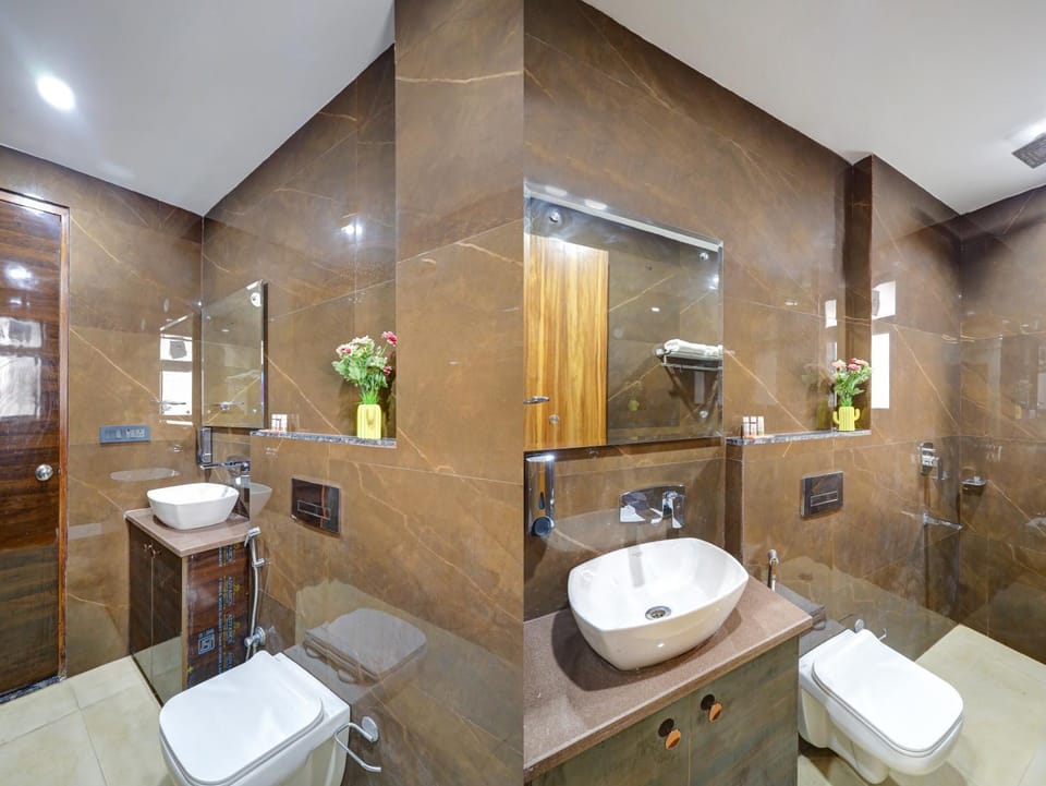 Shower, Toilet, Bathroom, bidet, towels