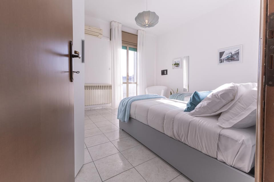 Bed, Photo of the whole room, Decorative detail, Bedroom, furniture, heating, safe, air conditioner