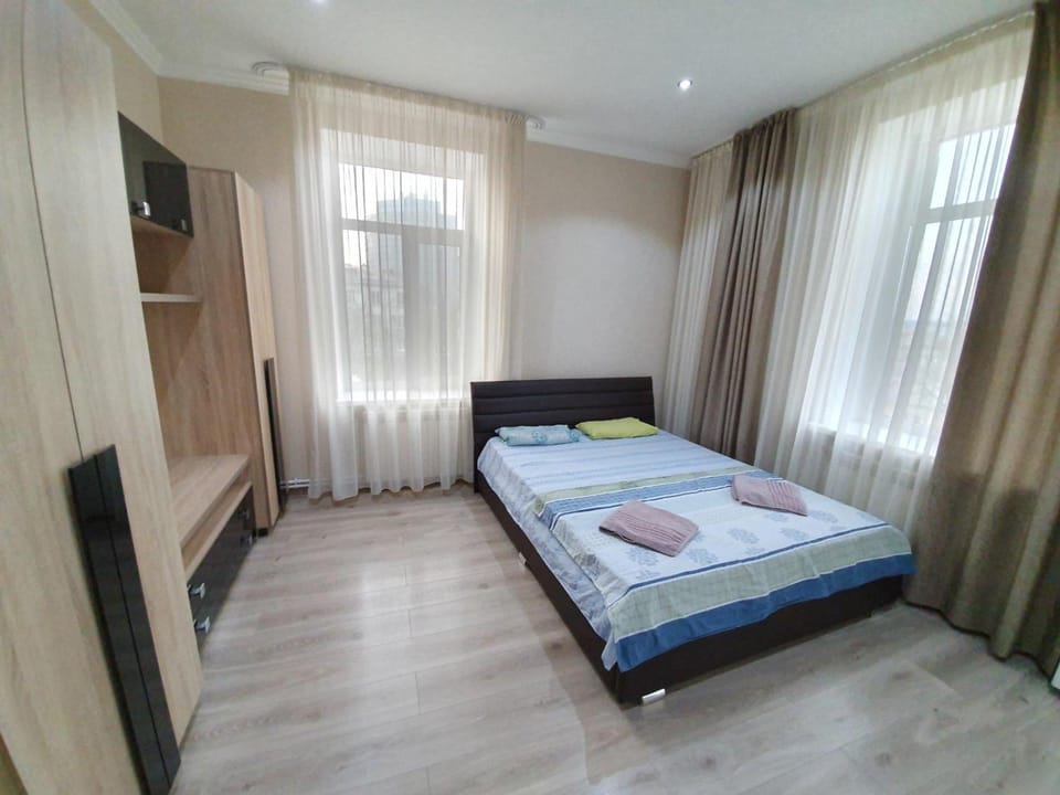 Bed, TV and multimedia, Photo of the whole room, Bedroom, towels, wardrobe