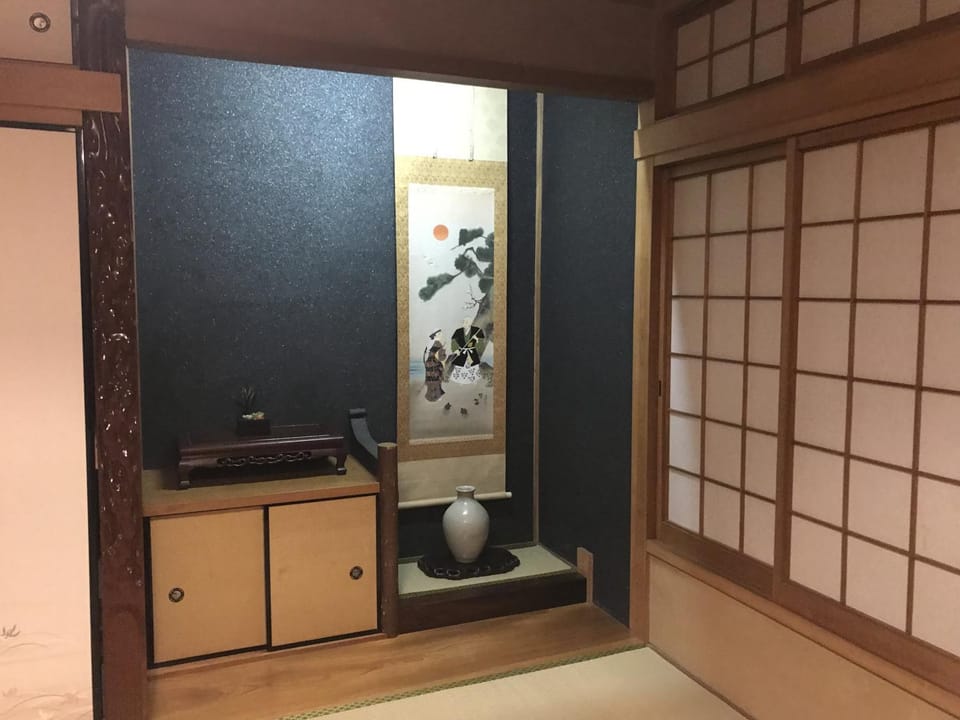 雅 Private Entire House, Sleeps 11, Direct Access to Kansai Airport, 5-Min Walk to Tengachaya Station, Close to Namba & Shinsekai! Apartment in Osaka