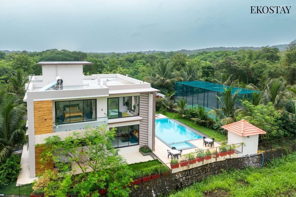 Property building, Day, Natural landscape, Garden, Garden view, Mountain view, Pool view, Swimming pool, sunbed