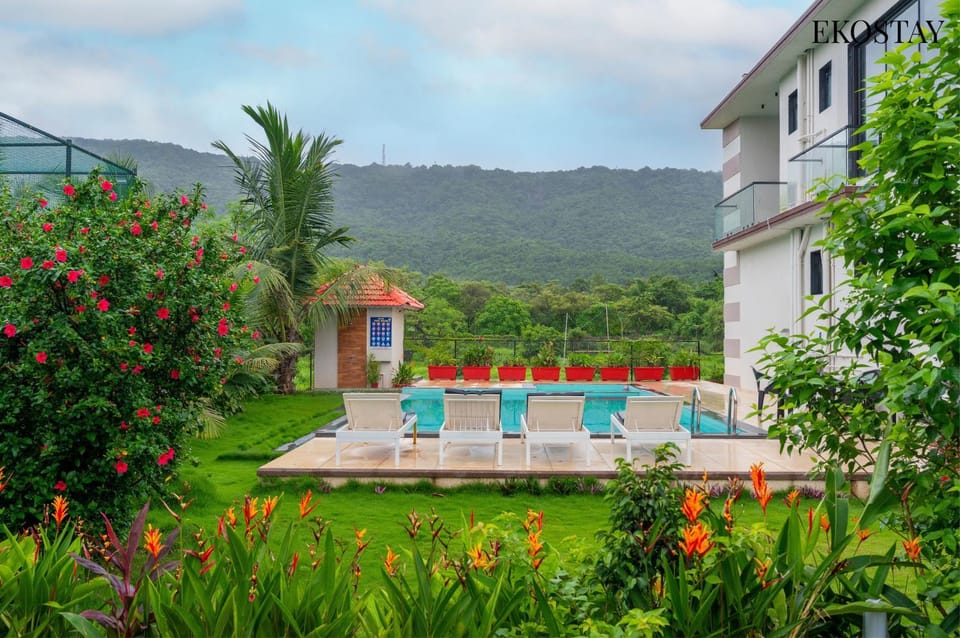 Property building, Day, Natural landscape, Garden, Garden view, Mountain view, Pool view, Swimming pool, sunbed