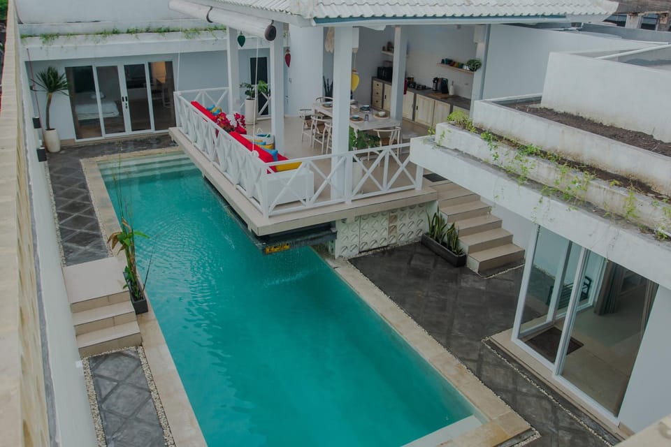 Property building, Patio, Balcony/Terrace, Swimming pool