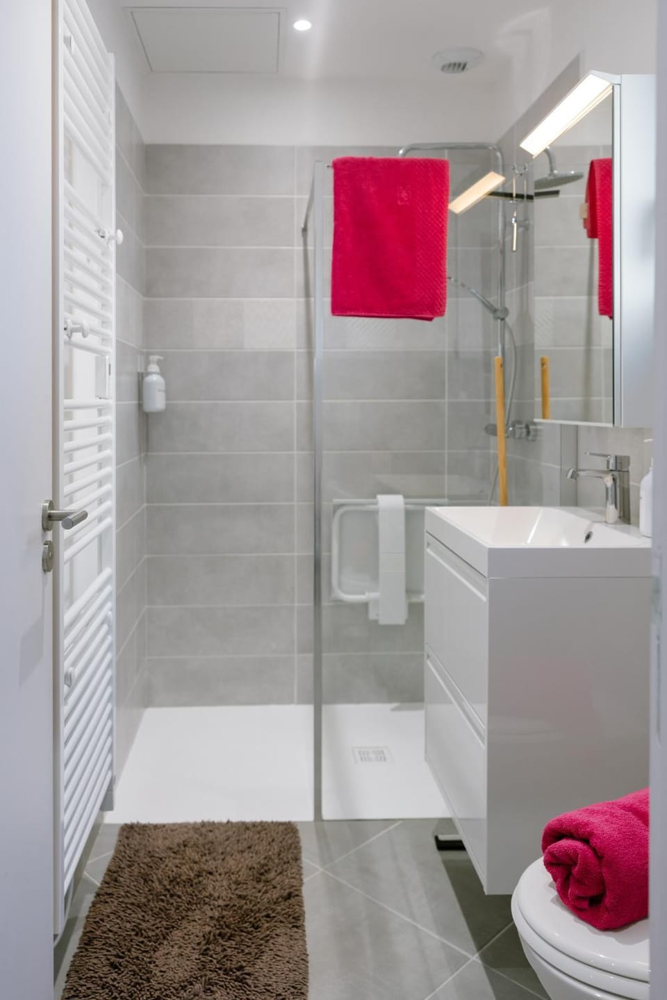 Shower, Bathroom, towels