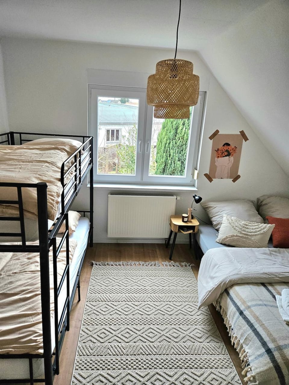 Bedroom, bunk bed