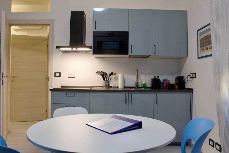 Kitchen or kitchenette, Dining area, oven, stove