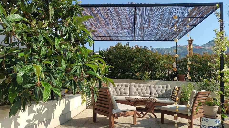 Chambre calme ouvrant sur magnifique rooftop Vacation rental in Toulon