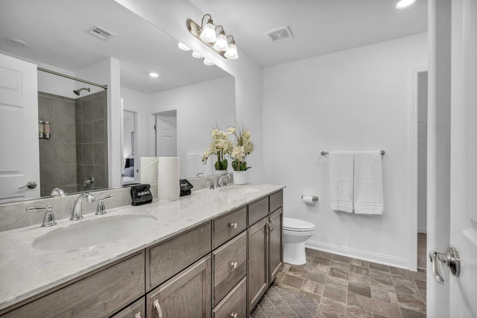 The Modern Gem - Sparkling New Villa Villa in Spring Valley
