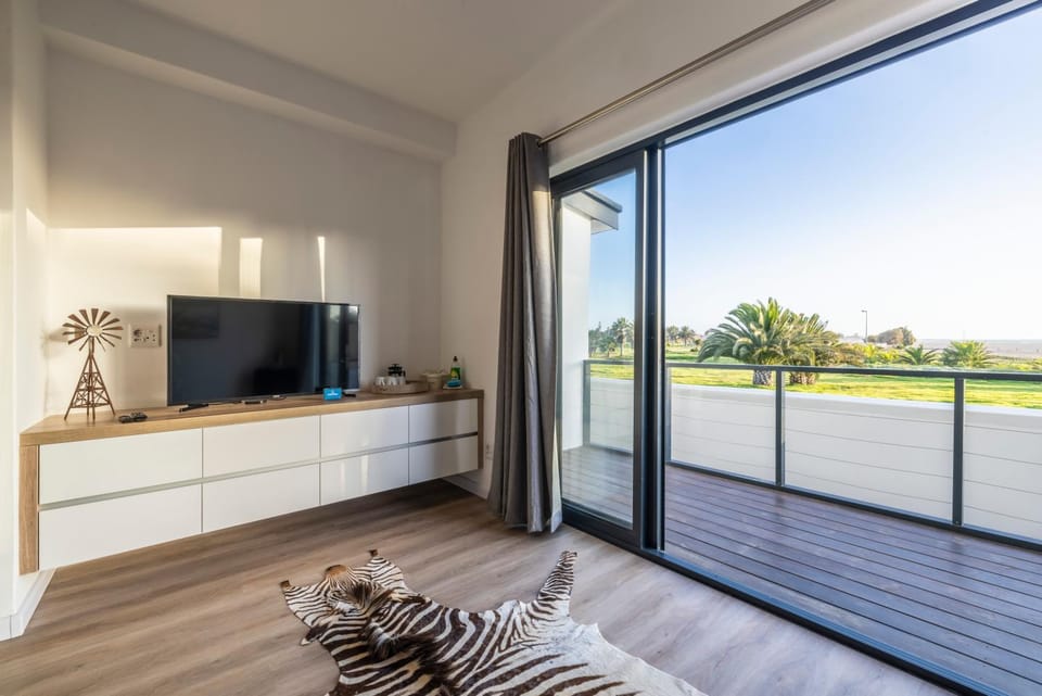 Communal lounge/ TV room, Day, TV and multimedia, View (from property/room), Balcony/Terrace
