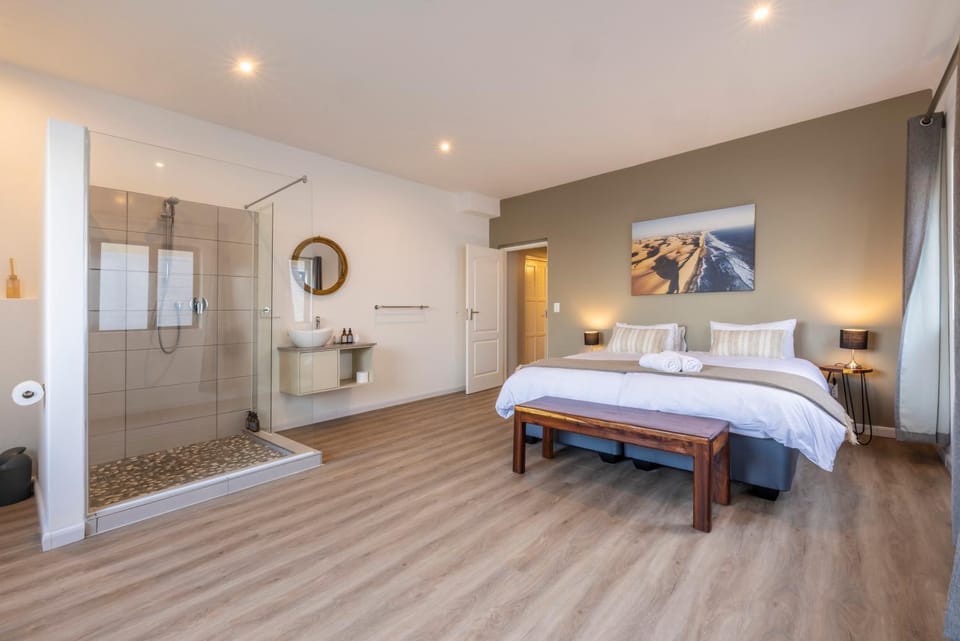 Shower, Bed, Bathroom, Bedroom, towels