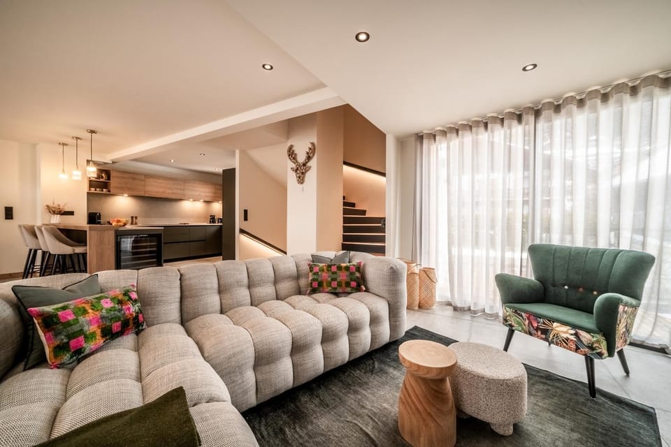 Living room, Seating area