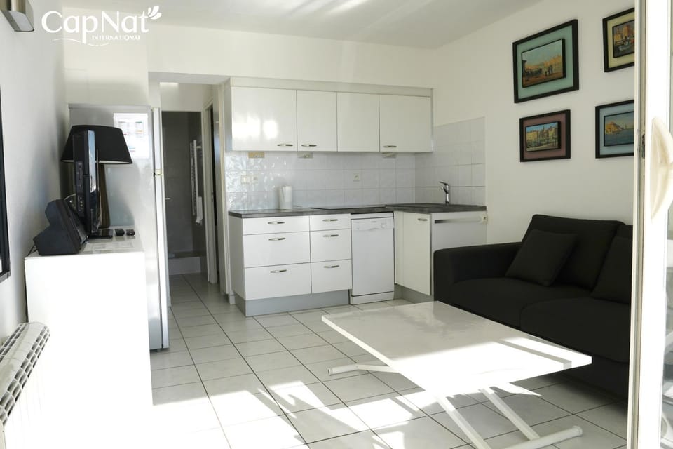 Kitchen or kitchenette, Living room, Dining area, pet friendly, stove