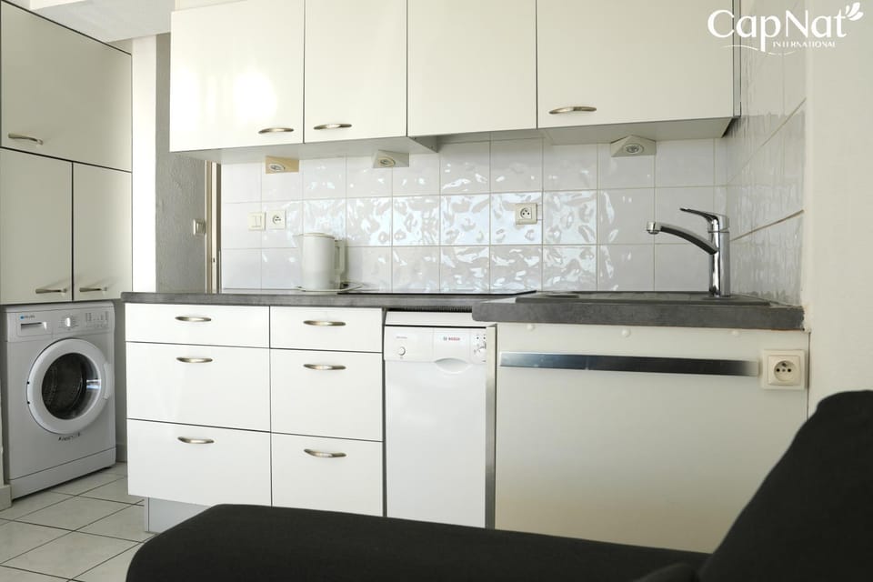 Kitchen or kitchenette, pet friendly, stove, washing machine