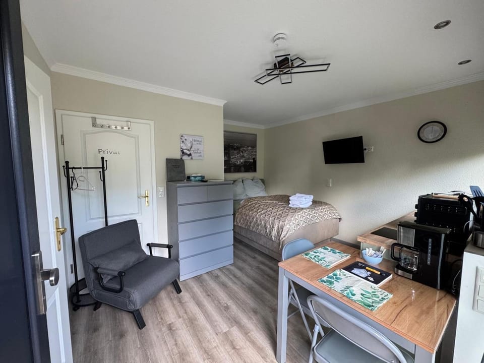 Living room, Photo of the whole room, Seating area, Dining area, Bedroom