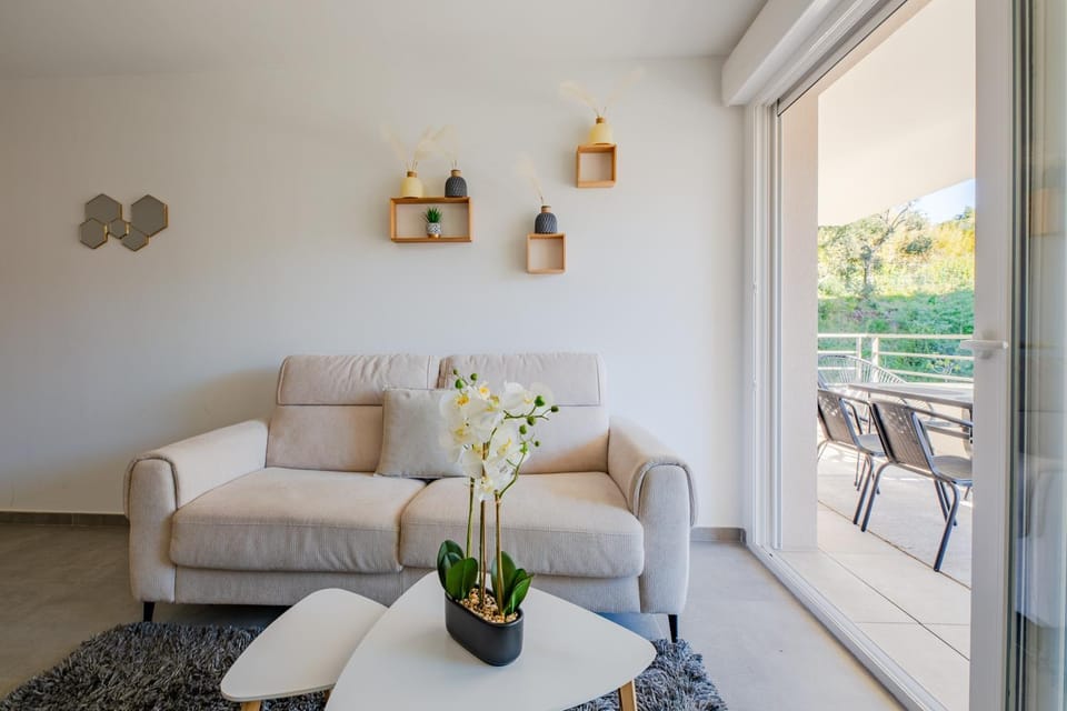 Balcony/Terrace, Living room