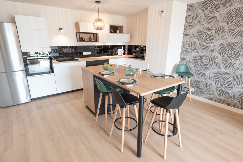 Kitchen or kitchenette, Dining area, dishwasher, oven, stove, toaster