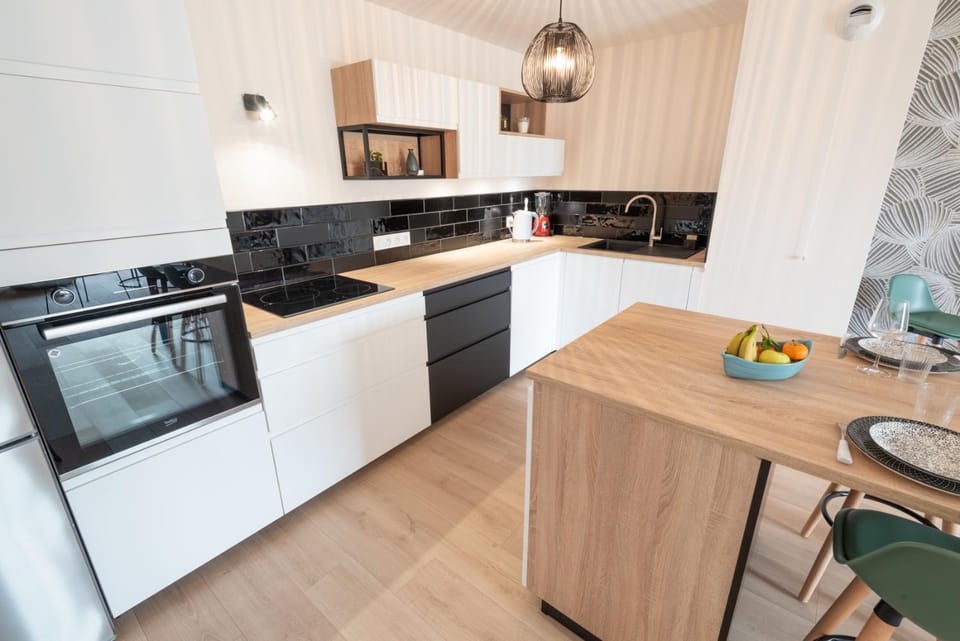 Kitchen or kitchenette, Dining area, dishwasher, oven, stove, toaster