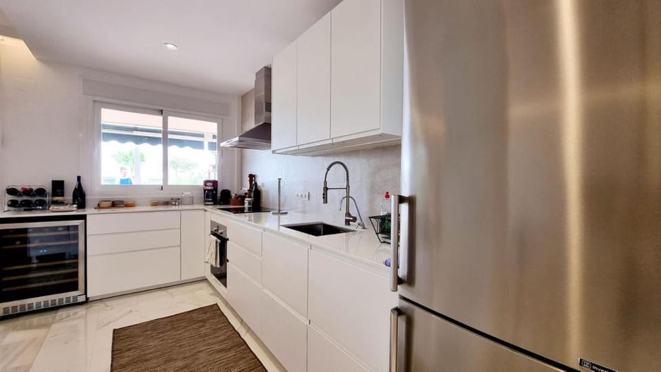Coffee/tea facilities, Kitchen or kitchenette, dishwasher, oven, stove, toaster