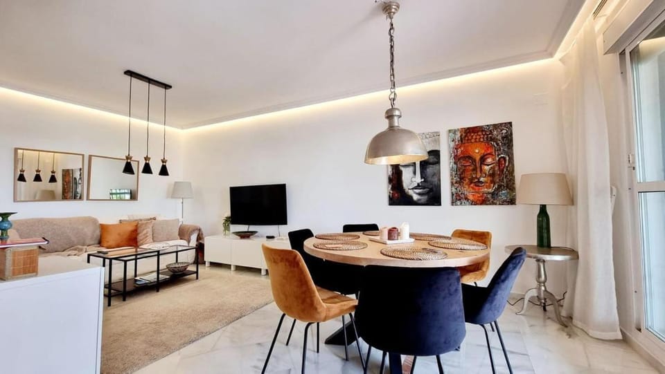 TV and multimedia, Seating area, Dining area