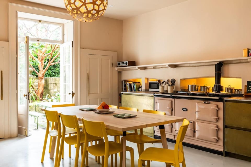 Grand Georgian Townhouse with Garden House in Bath