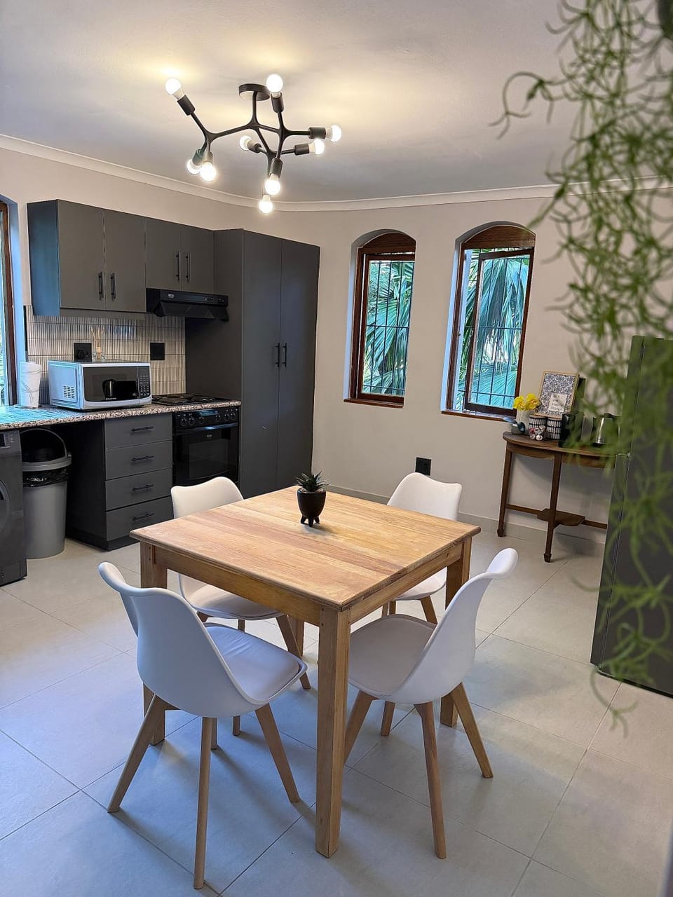 Spacious George self catering apartment for families, golfers, business travellers and couples 1 queen bed 2 sleeper couches Apartment in Western Cape