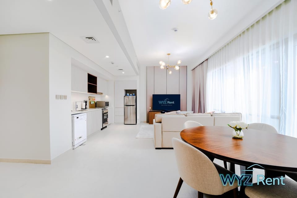 Photo of the whole room, Dining area
