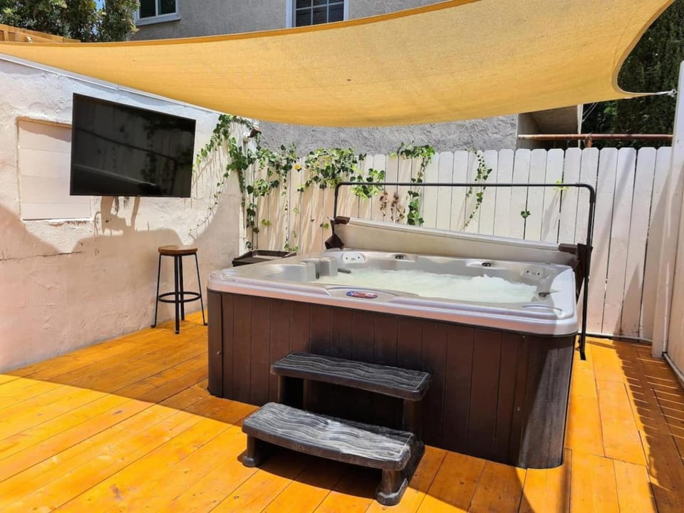 Hot Tub, Hot Tub, TV and multimedia