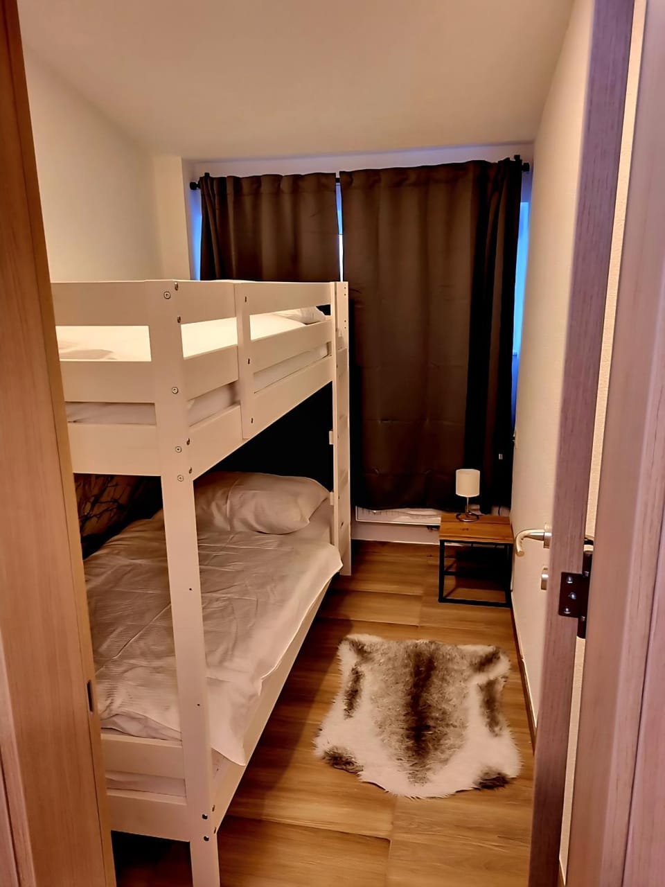 Bedroom, bunk bed