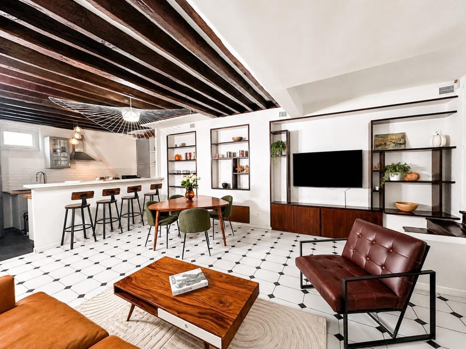 Communal lounge/ TV room, TV and multimedia, Kitchen or kitchenette, Living room, Seating area, Dining area, oven
