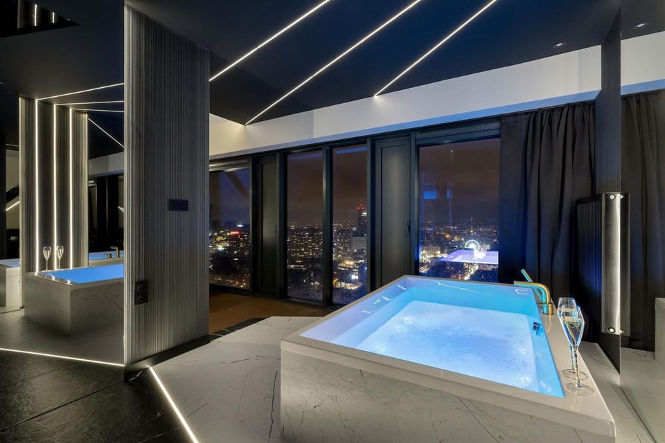 Night, Hot Tub
