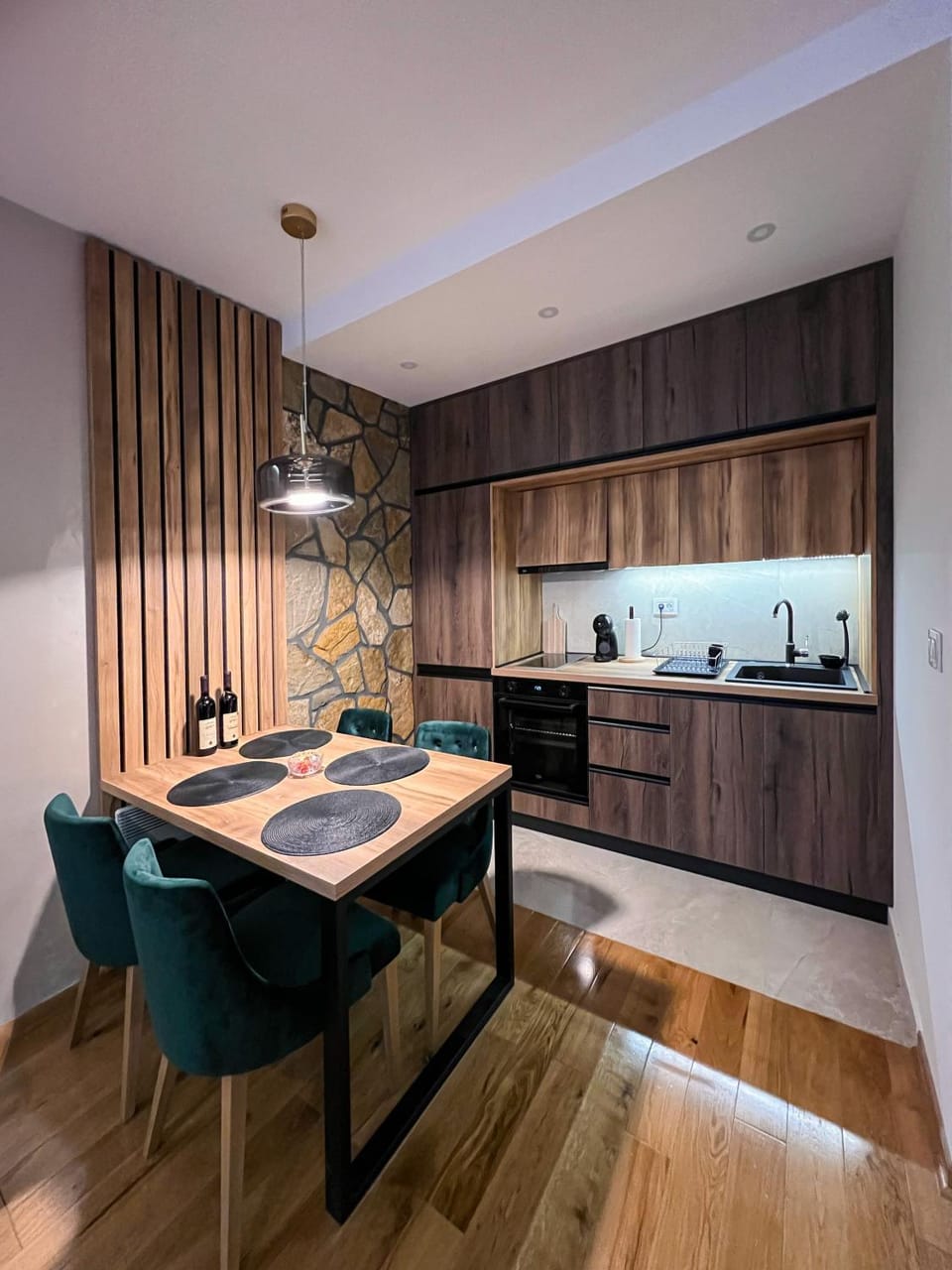Kitchen or kitchenette, Dining area, stove