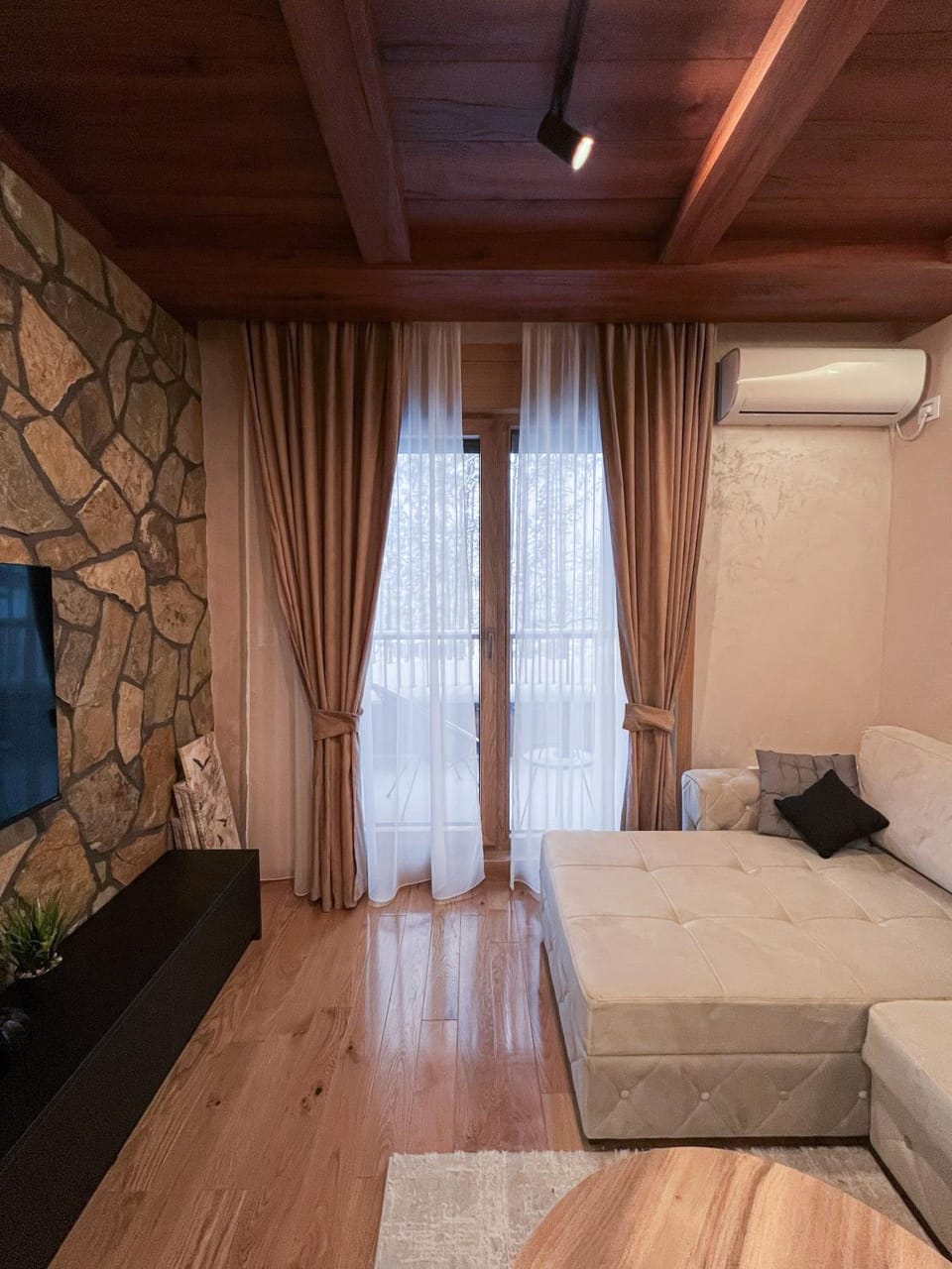 Bed, Living room, Photo of the whole room, Seating area