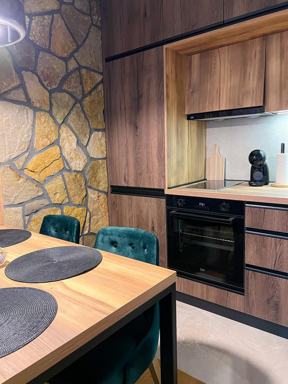 Kitchen or kitchenette, Dining area, stove