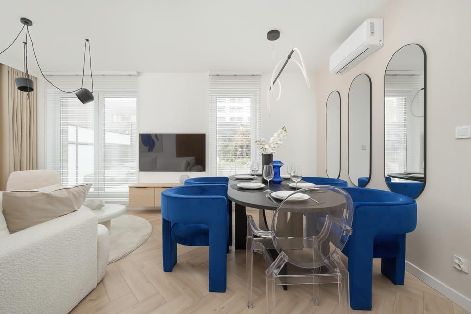 TV and multimedia, Living room, Seating area, Dining area, air conditioner