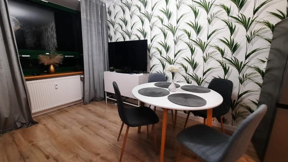 Communal lounge/ TV room, TV and multimedia, Living room, Seating area, Evening entertainment