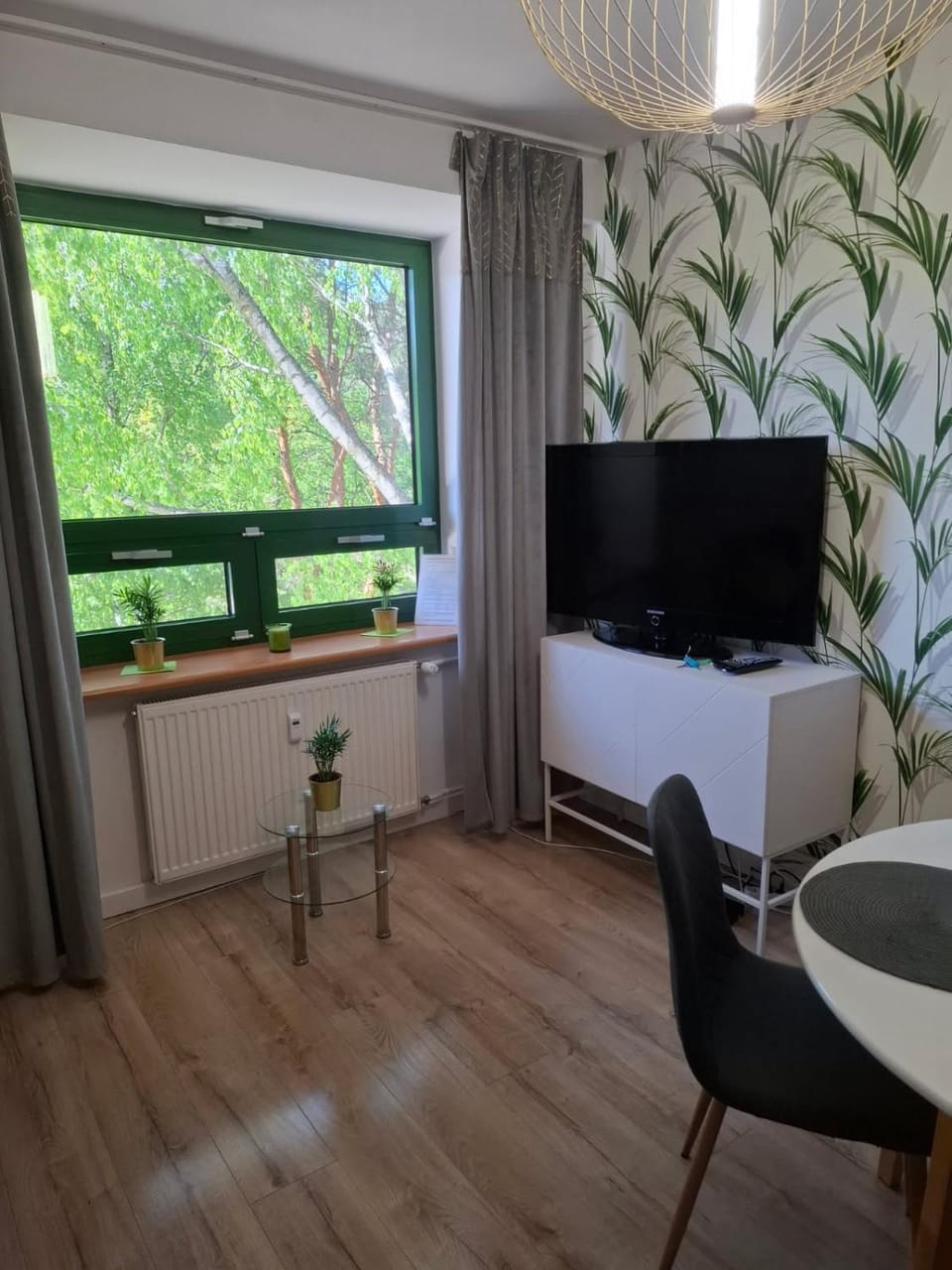 TV and multimedia, Living room, Seating area, Evening entertainment, internet