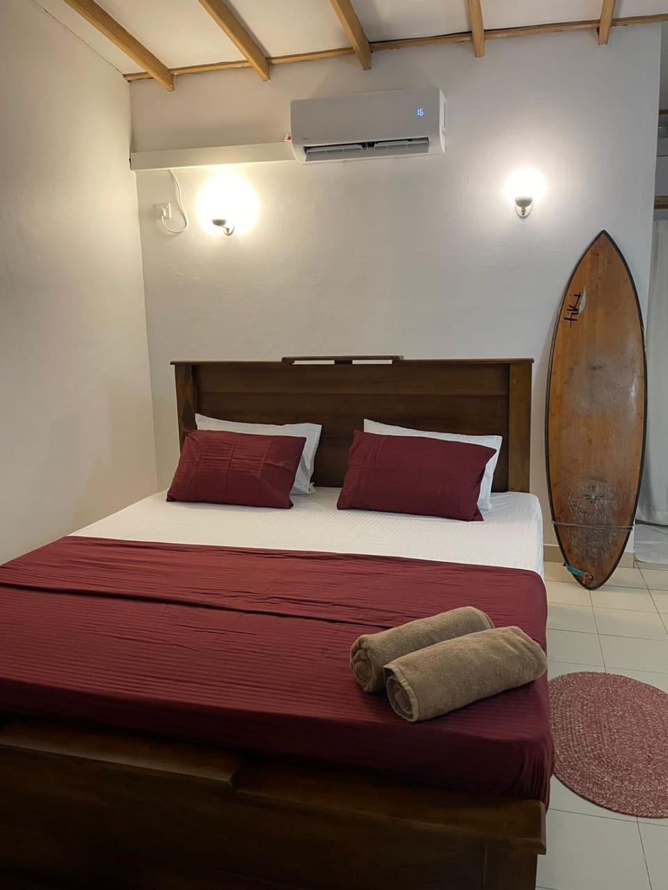 Bed, towels