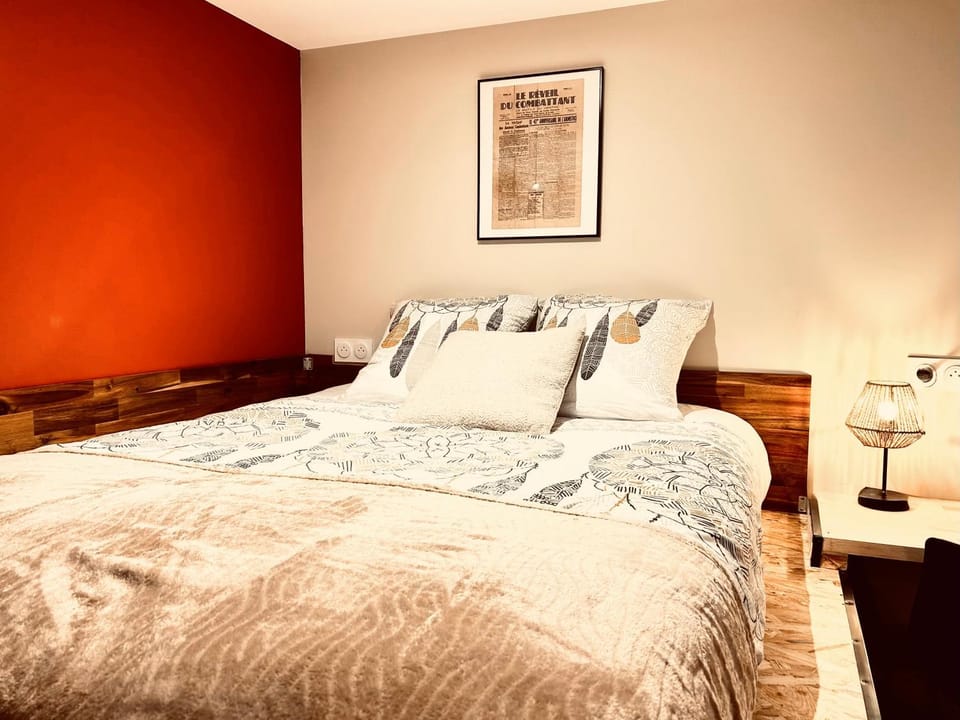 Bed, Photo of the whole room, Bedroom