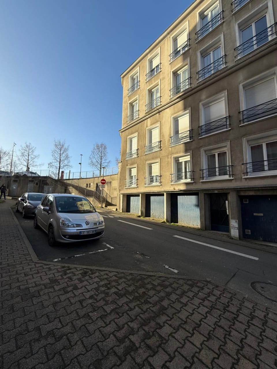 Property building, Day, Neighbourhood, Street view, Location, Parking