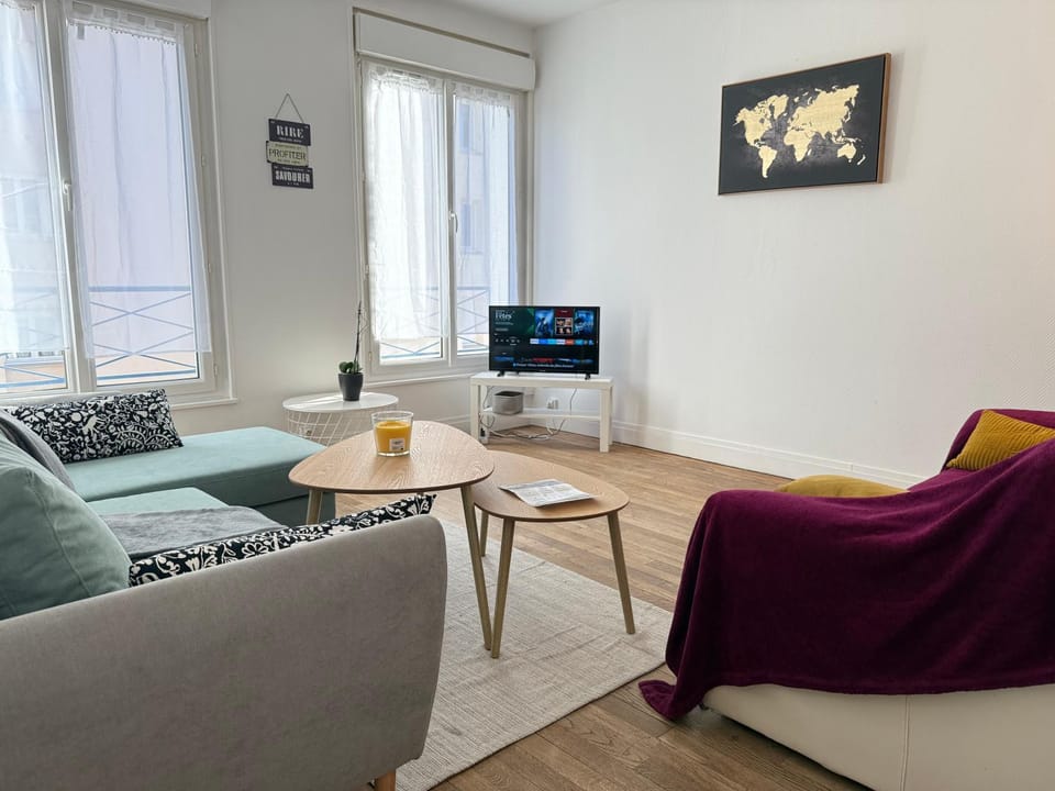 Communal lounge/ TV room, TV and multimedia, Living room, Seating area