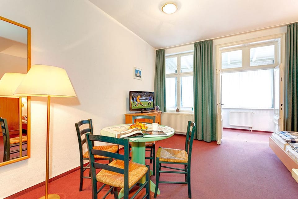 Villa Idyll, Haupthaus, Whg 660 Apartment in Sellin
